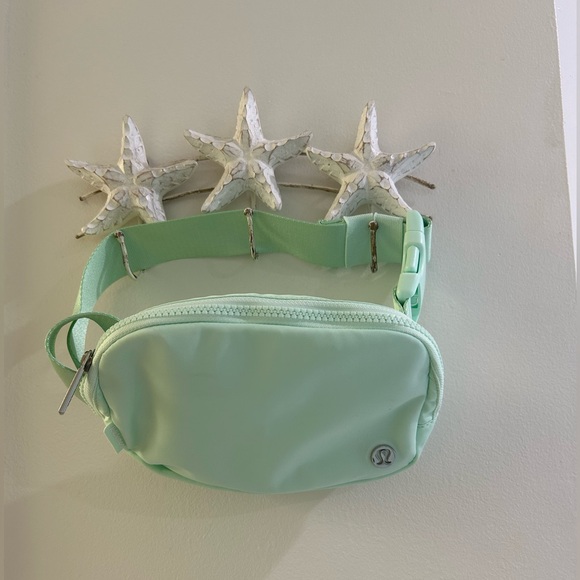Lululemon Mint Moment 1L Everywhere Belt Bag - Picture 3 of 4